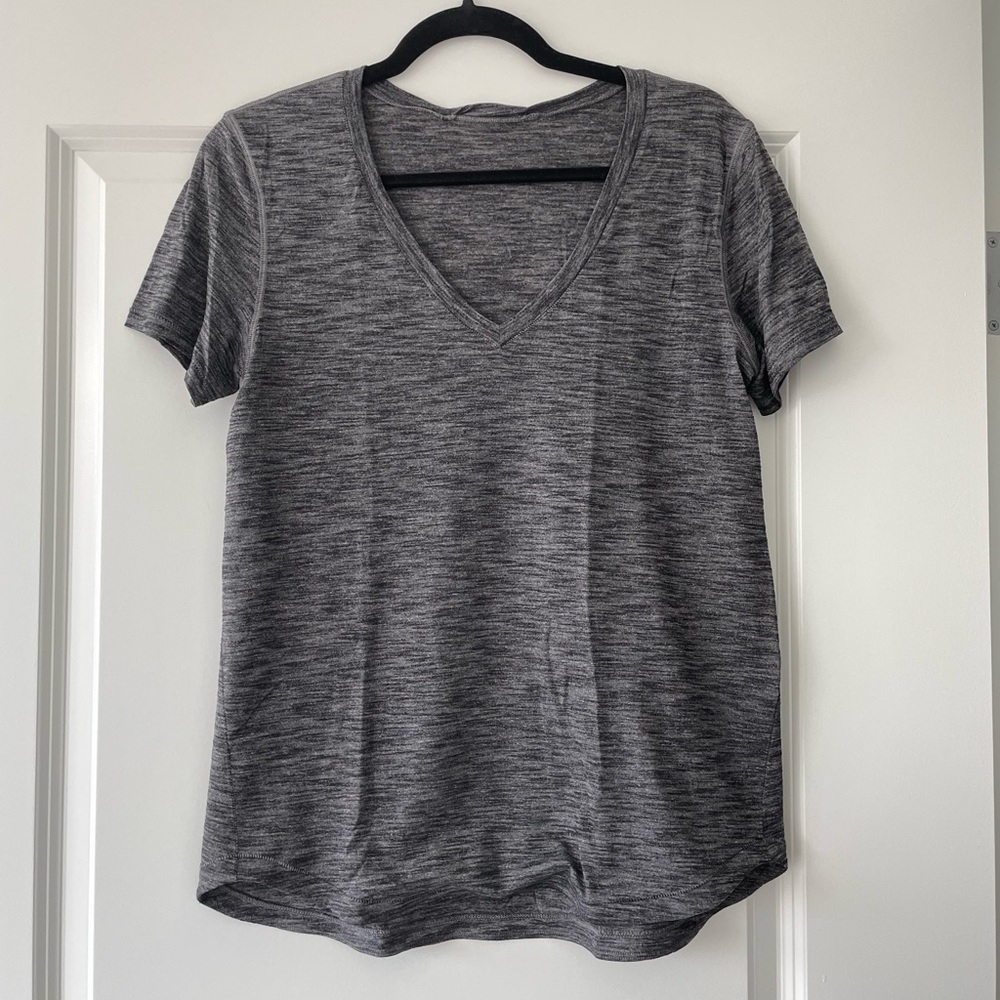 Lululemon v-neck short sleeve top - size 8